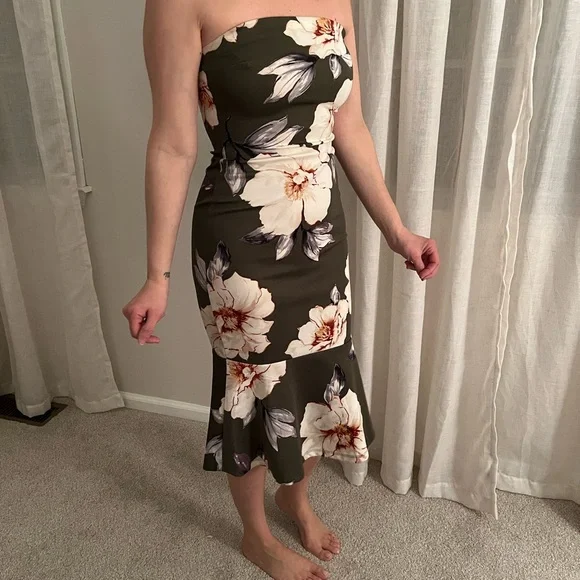 women’s fitted floral dress - Picture 2 of 4